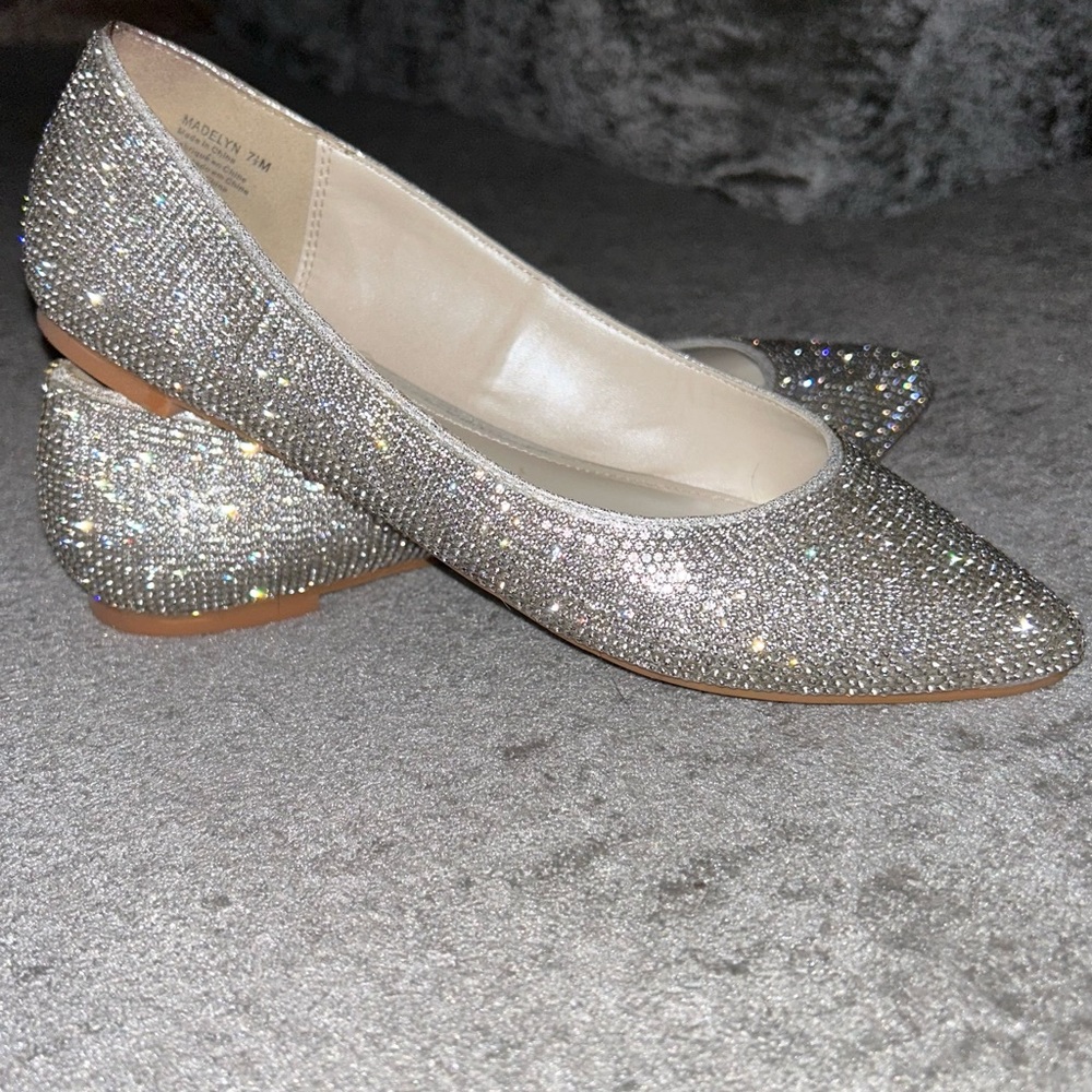 ✨David’s Bridal Crystal Flats✨🤍